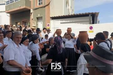 Unas 5.000 personas se remojan en la primera Traída del Agua tras la pandemia/Francisco Javier Santana y TA.